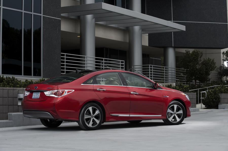  Hyundai Sonata Hybrid 2010 года  (фото 31 из 83)